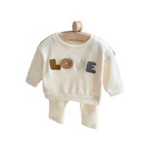 Zestaw bawełniany dla niemowlaka z napisem love