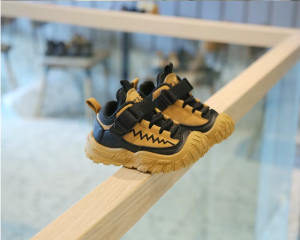 Dziecięce Sneakersy Trekkingowe – Elastyczne Buty z Rzepem i Wzmocnioną Podeszwą