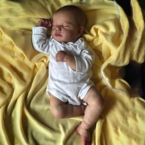 Realistyczna Lalka Reborn LouLou 48cm – Miękka Lalka Kolekcjonerska jak Żywe Dziecko